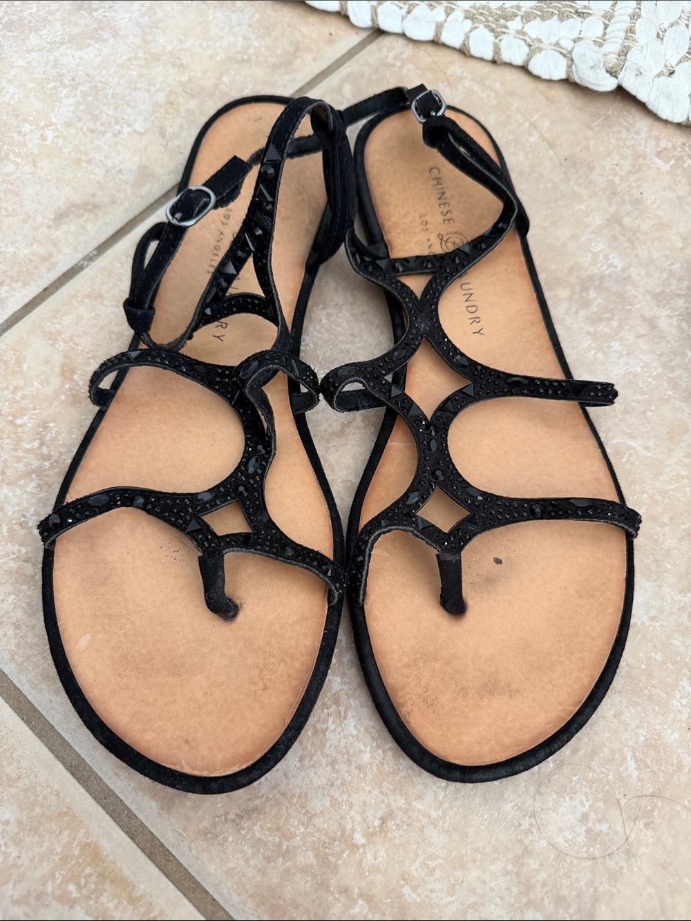 Chinese Laundry Black Strappy T-Strap Sandals with Tan Footbed